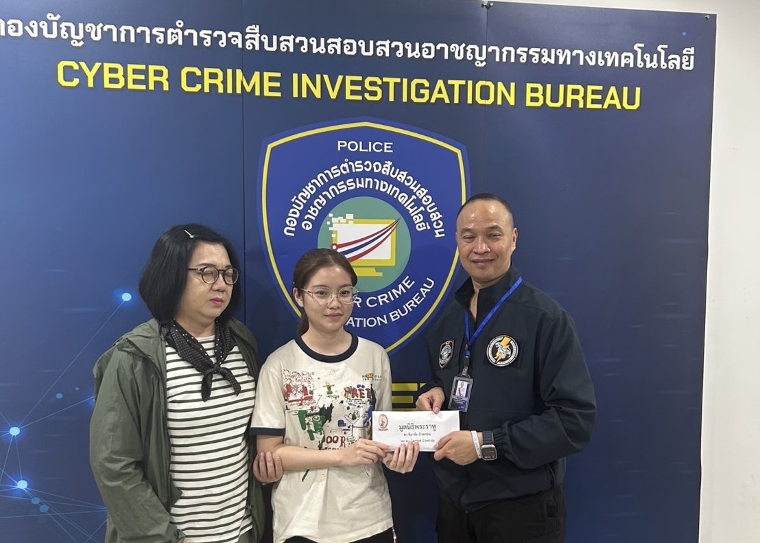 “มูลนิธิพระราหู” มอบเงินทุนการศึกษา ทายาทตำรวจ และมอบเงินเยียวยาตำรวจถูกลอบยิงเสียชีวิตที่ยะรัง