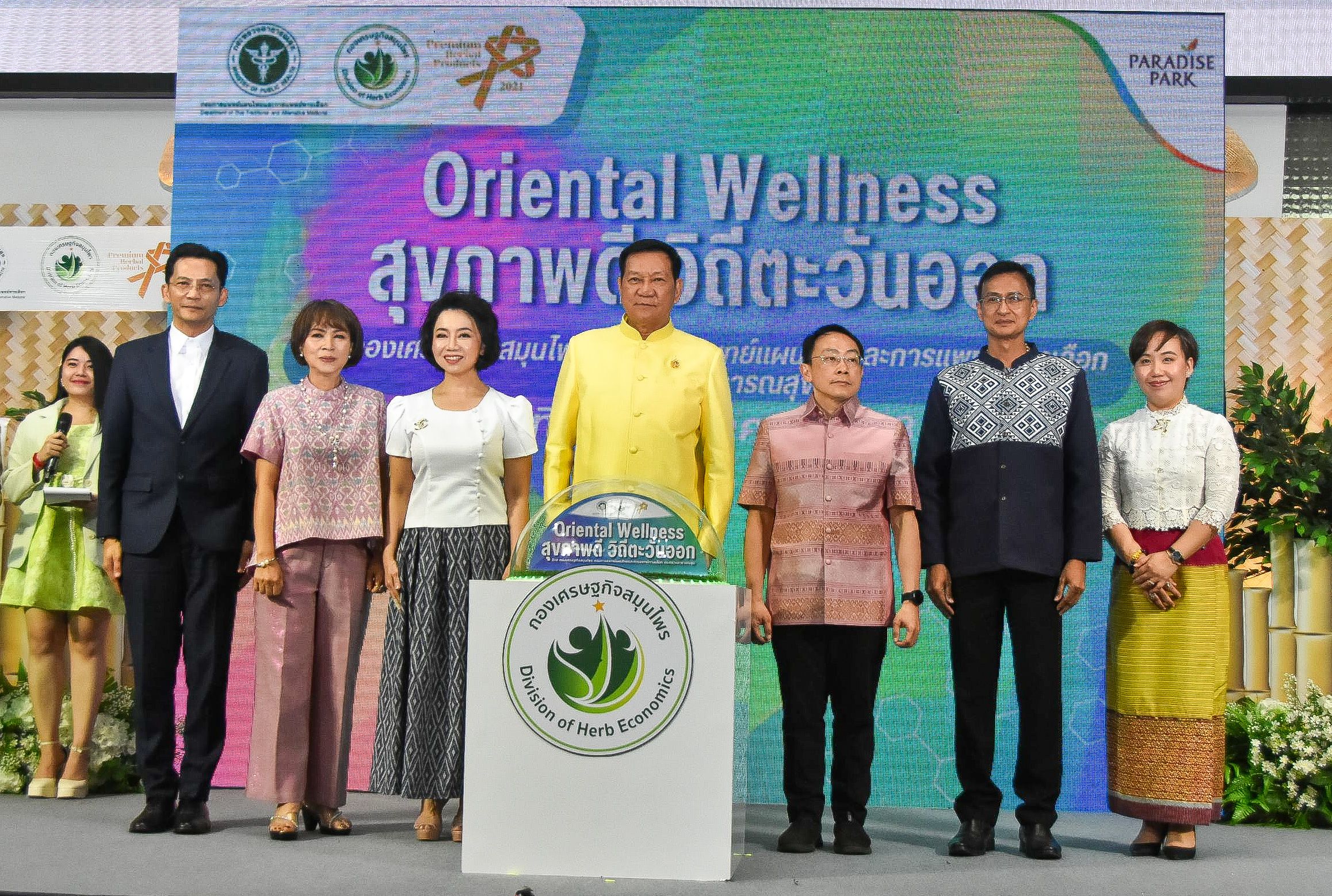 นักแสดงซีรีย์วาย “เพียงสบตา” ร่วมงาน “Oriental Wellness สุขภาพดี วิถีตะวันออก” 
