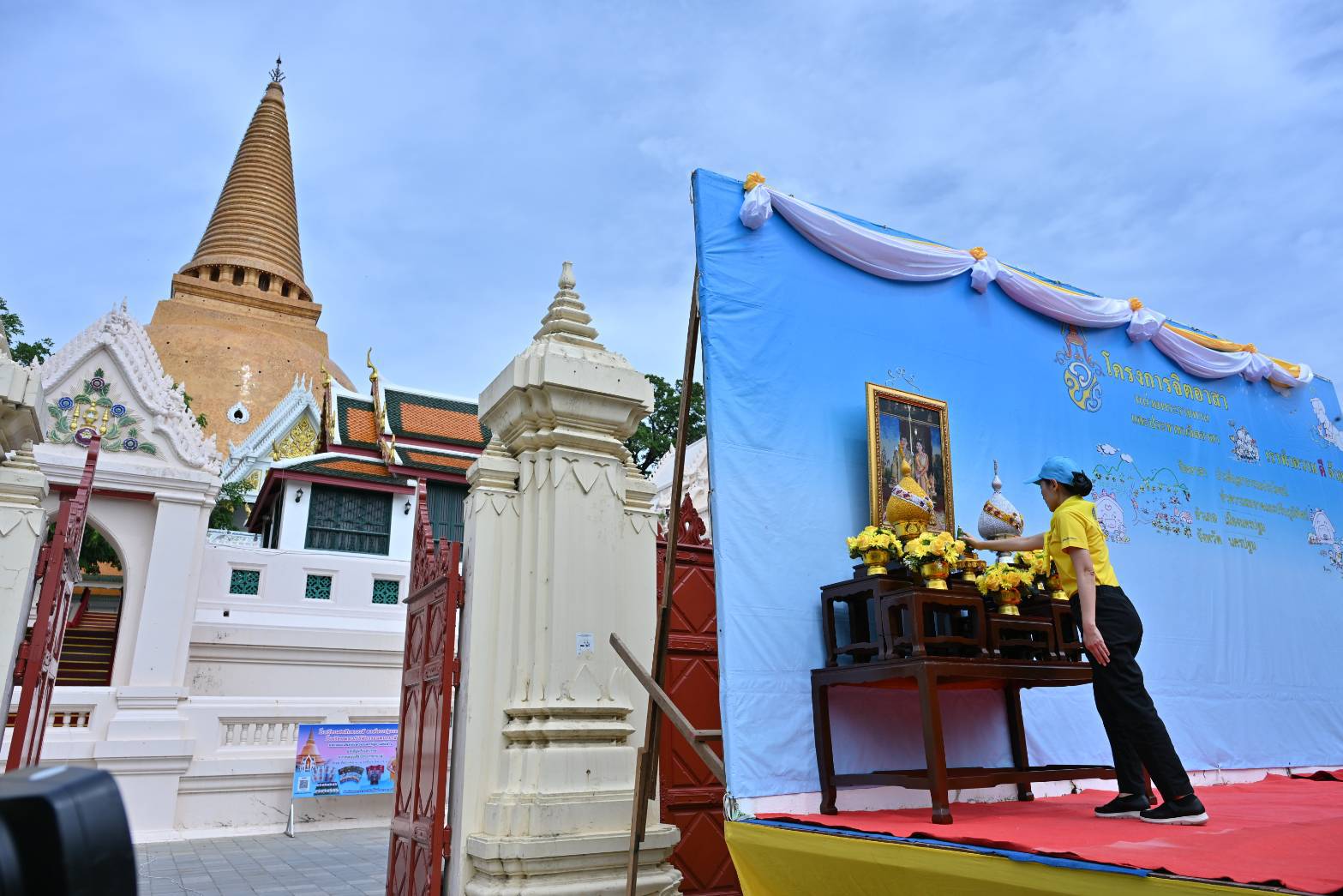 นครปฐม จัดกิจกรรมจิตอาสาพัฒนาปรับภูมิทัศน์โดยรอบองค์พระปฐมเจดีย์ เนื่องในวันเฉลิมพระชนมพรรษา