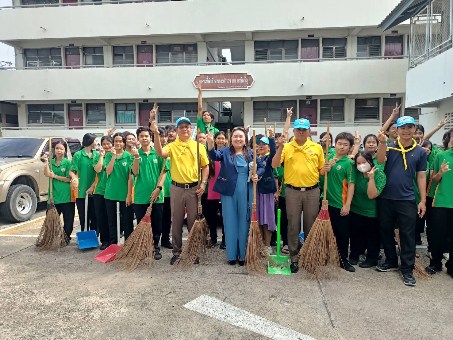 กรุงเทพมหานคร. ศูนย์การเรียนปัญญาภิวัฒน์ เพชรเกษม ร่วมกับ สน.ภาษีเจริญ จัดกิจกรรมวันเฉลิมพระชนมพรรษา