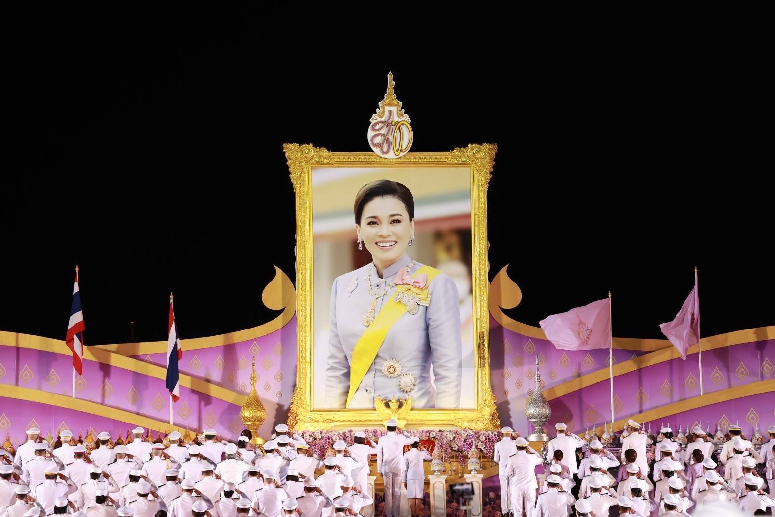 กรุงเทพมหานคร  กรมการขนส่งทางบกร่วมพิธีถวายพระพรชัยมงคลวันเฉลิมพระชนมพรรษา