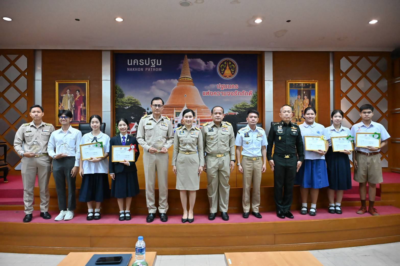 นครปฐม  มอบรางวัลโครงการ การเสริมสร้างความมั่นคงของสถาบันหลักของชาติ