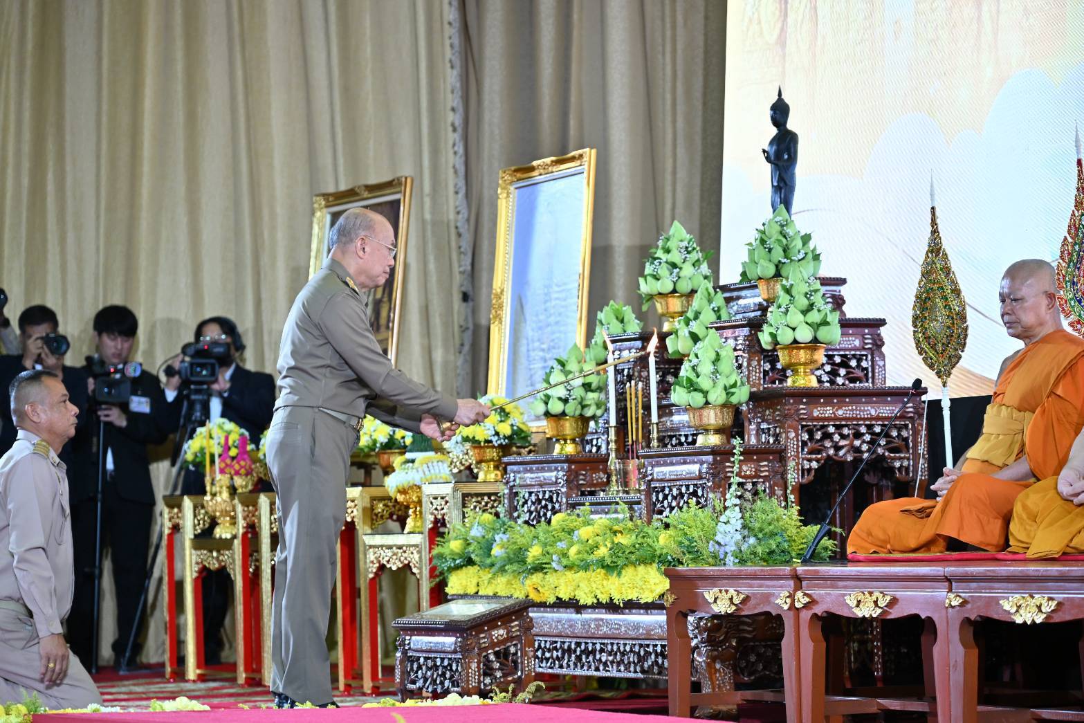นครปฐม  องคมนตรี เปิดงาน สืบสานงานพ่อ ต่อยอดทุนเล่าเรียนหลวงสำหรับพระสงฆ์ไทย