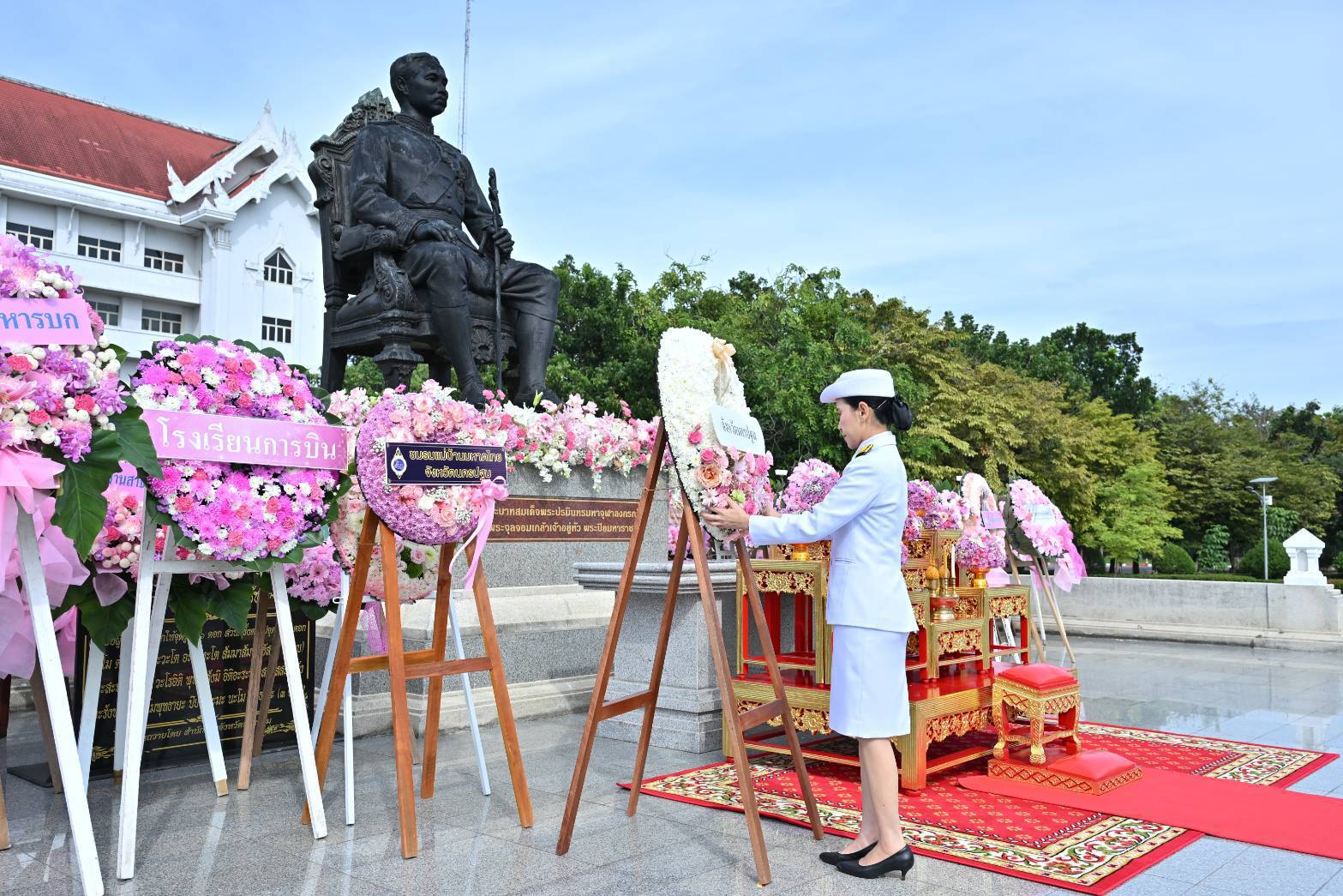 นครปฐม  วางพวงมาลาถวายราชสักการะ พระบาทสมเด็จพระจุลจอมเกล้าเจ้าอยู่หัว เนื่องในวันคล้ายวันสวรรคต
