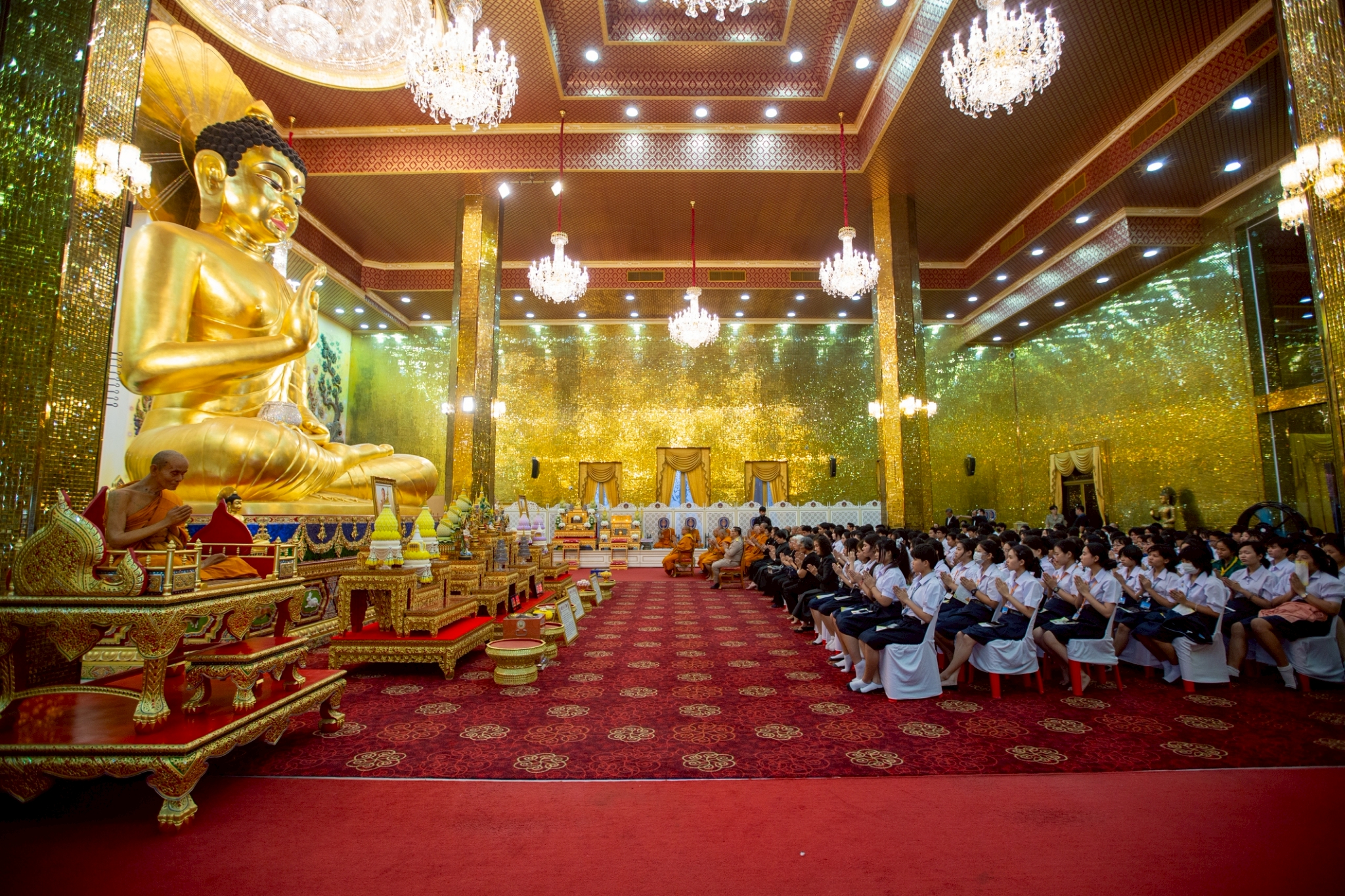 หลวงพี่น้ำฝน นำคณะสงฆ์ วัดไผ่ล้อมฯ บำเพ็ญกุศลสวดพระอภิธรรม  พระพันปีหลวง