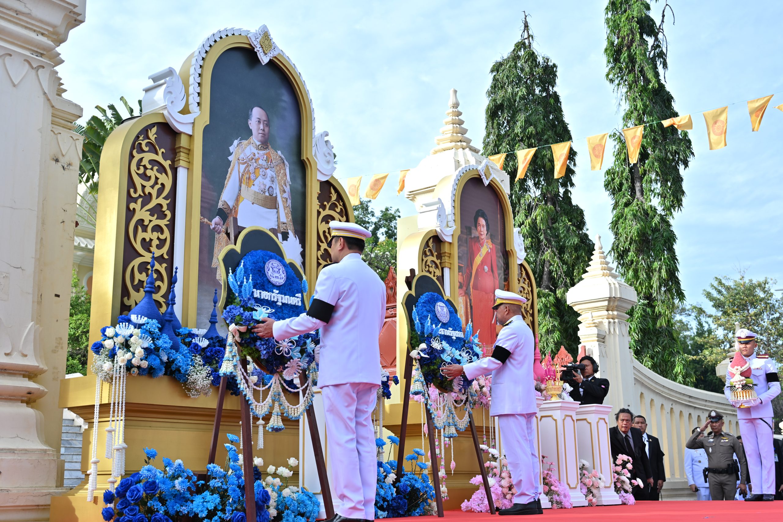 “นายกอนุทิน”ทำบุญตักบาตรพระสงฆ์100รูป ถวายพระราชกุศล100ปีวันเสด็จสวรรคตสมเด็จพระมหาธีรราชเจ้า