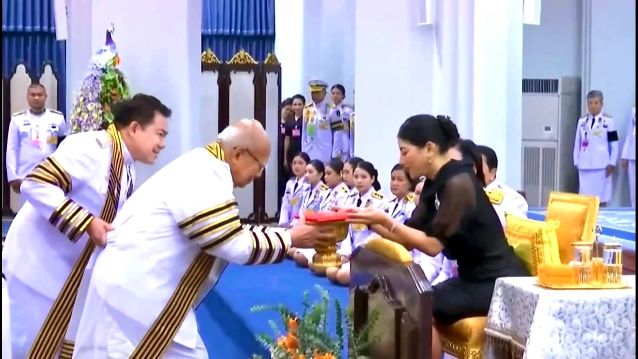 มทร.รัตนโกสินทร์ เข้าเฝ้าทูลเกล้าฯ ถวายปริญญาศิลปดุษฎีบัณฑิตกิตติมศักดิ์ แด่ สมเด็จพระเจ้าลูกยาเธอ เจ้าฟ้าสิริวัณณวรีฯ