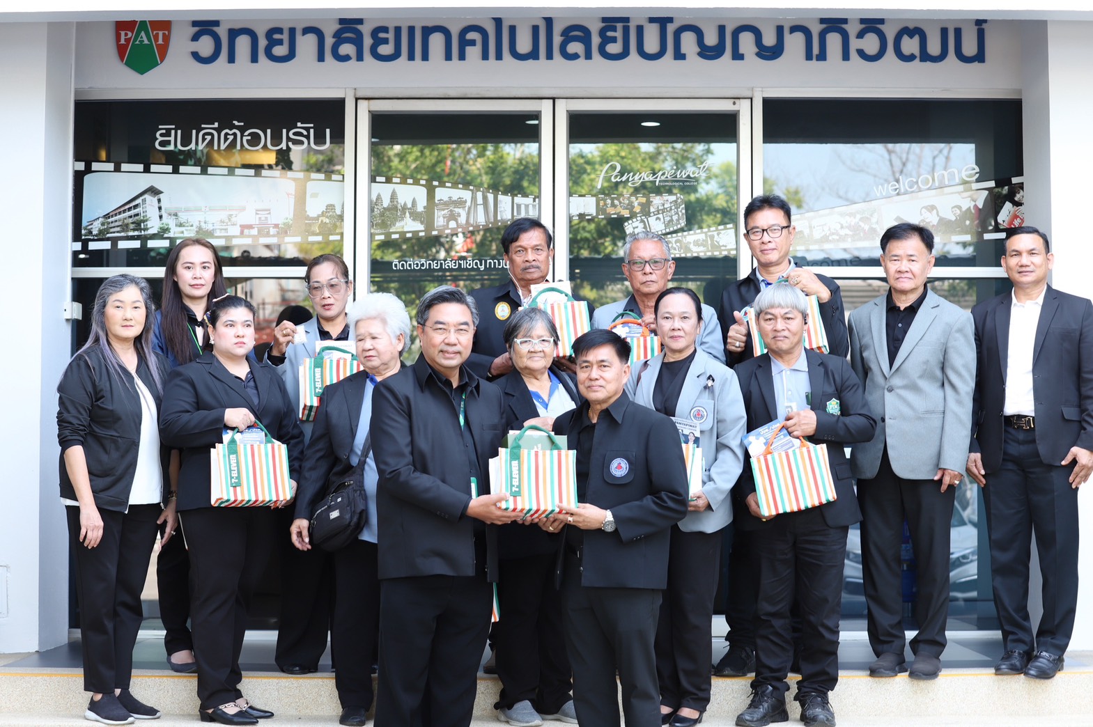 นนทบุรี  คณะกรรมการ อสม. แห่งประเทศไทยเยี่ยมชมวิทยาลัยเทคโนโลยีปัญญาภิวัฒน์