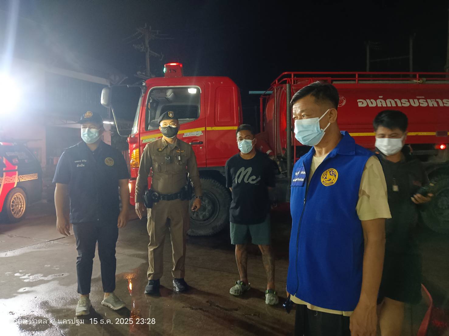 นครปฐม  อำเภอสามพราน เร่งอพยพชาวบ้านกว่าร้อยชีวิต สารเคมีโรงงานทำน้ำแข็ง รั่วไหล