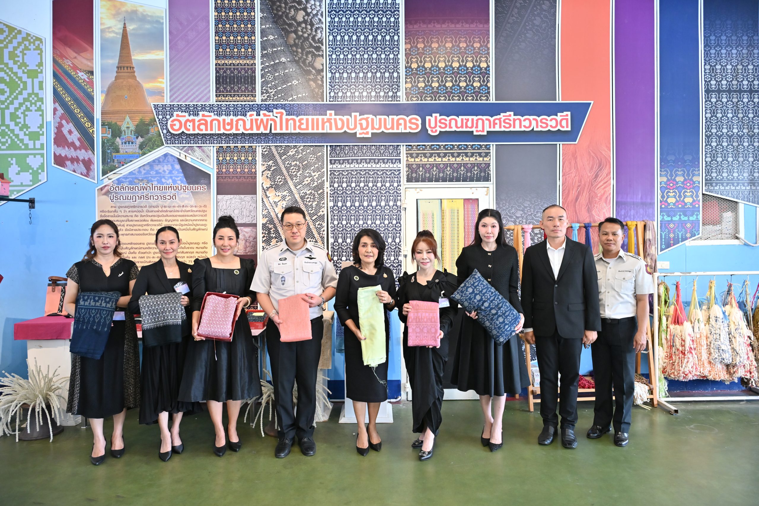 สมาคมสตรีนักธุรกิจและวิชาชีพแห่งประเทศไทย-นครปฐม เยี่ยมชมกิจกรรมส่งเสริมการทอผ้าลาย “ปูรณฆฏาศรีทวารวดี” ณ เรือนจำกลางนครปฐม