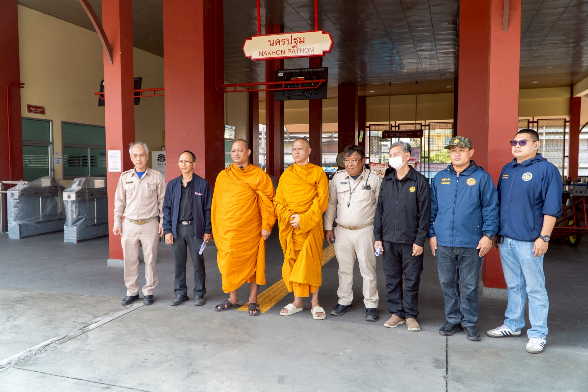 ชุดเฉพาะกิจตำรวจพระ ฝ่ายปกครอง สำนักพุทธฯ ตรวจสอบพระเรี่ยรายเงินตามสถานีรถไฟ