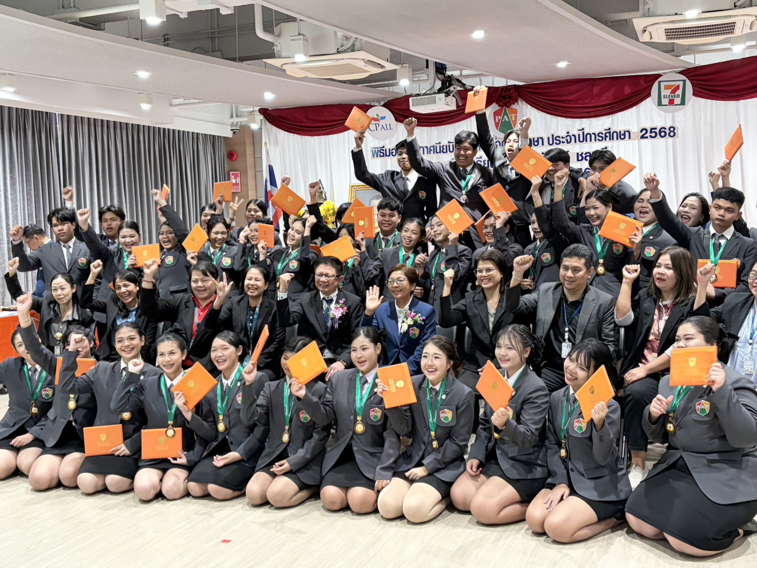 ศูนย์การเรียนปัญญาภิวัฒน์ ชลบุรี มอบประกาศนียบัตรแก่ผู้สำเร็จการศึกษา