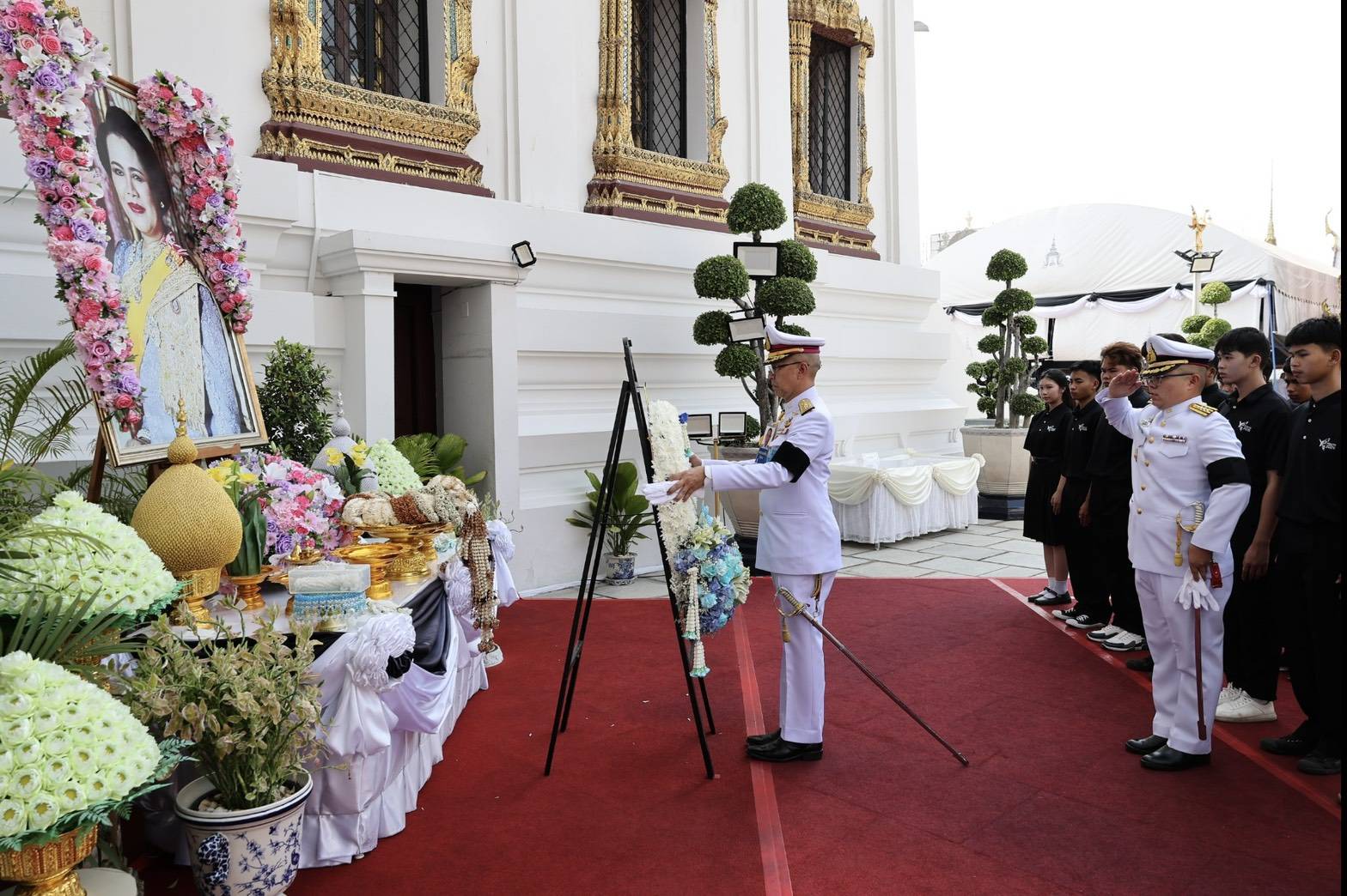 ผอ.สนง.หน่วยบัญชาการทหารพัฒนา(นทพ.)วางมาลาถวายสักการะ ถวายบังคมพระบรมศพ พระบรมราชชนนีพันปีหลวงฯ