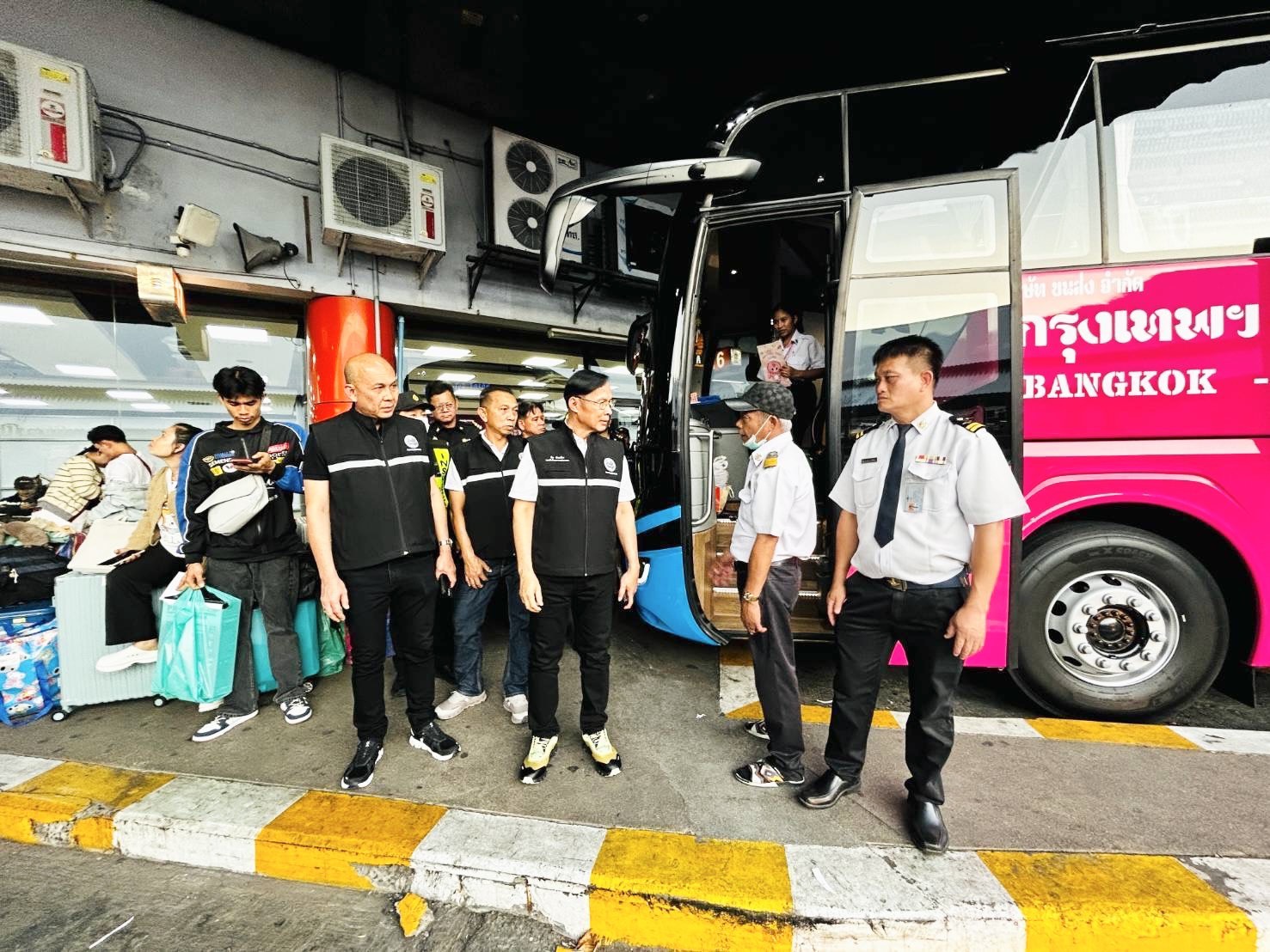 กรุงเทพมหานคร  กรมการขนส่งทางบกพร้อมอำนวยความสะดวกประชาชนเดินทางช่วงเทศกาลสงกรานต์