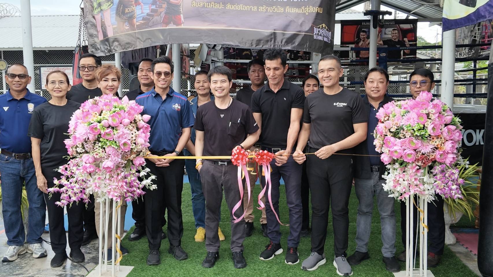 ภราดร ควง กรวีร์ เปิดโครงการมวยไทยหลังกำแพงสู่เยาวชนจังหวัดอ่างทอง