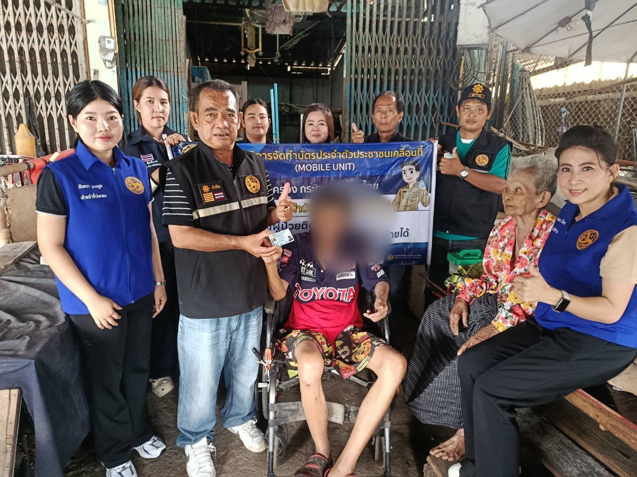 นายอำเภอนครชัยศรี ขานรับนโยบายกรมการปกครองบูรณาการร่วม ช่วยผู้พิการ สูงวัยทำบัตรประจำตัวประชาชนถึงบ้าน