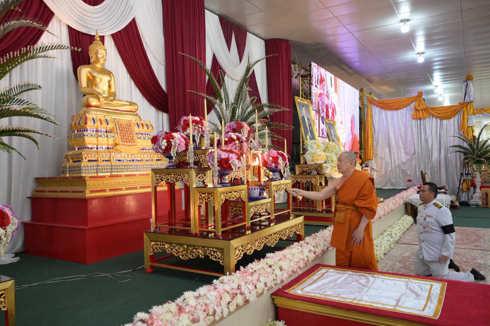 สมเด็จพระกนิษฐาธิราชเจ้า กรมสมเด็จพระเทพรัตนราชสุดาฯ พระราชทานผ้าไตร ในพิธีบำเพ็ญกุศลทักษิณานุปทาน104 ปี ชาตกาล พระอุบาลีคุณูปมาจารย์