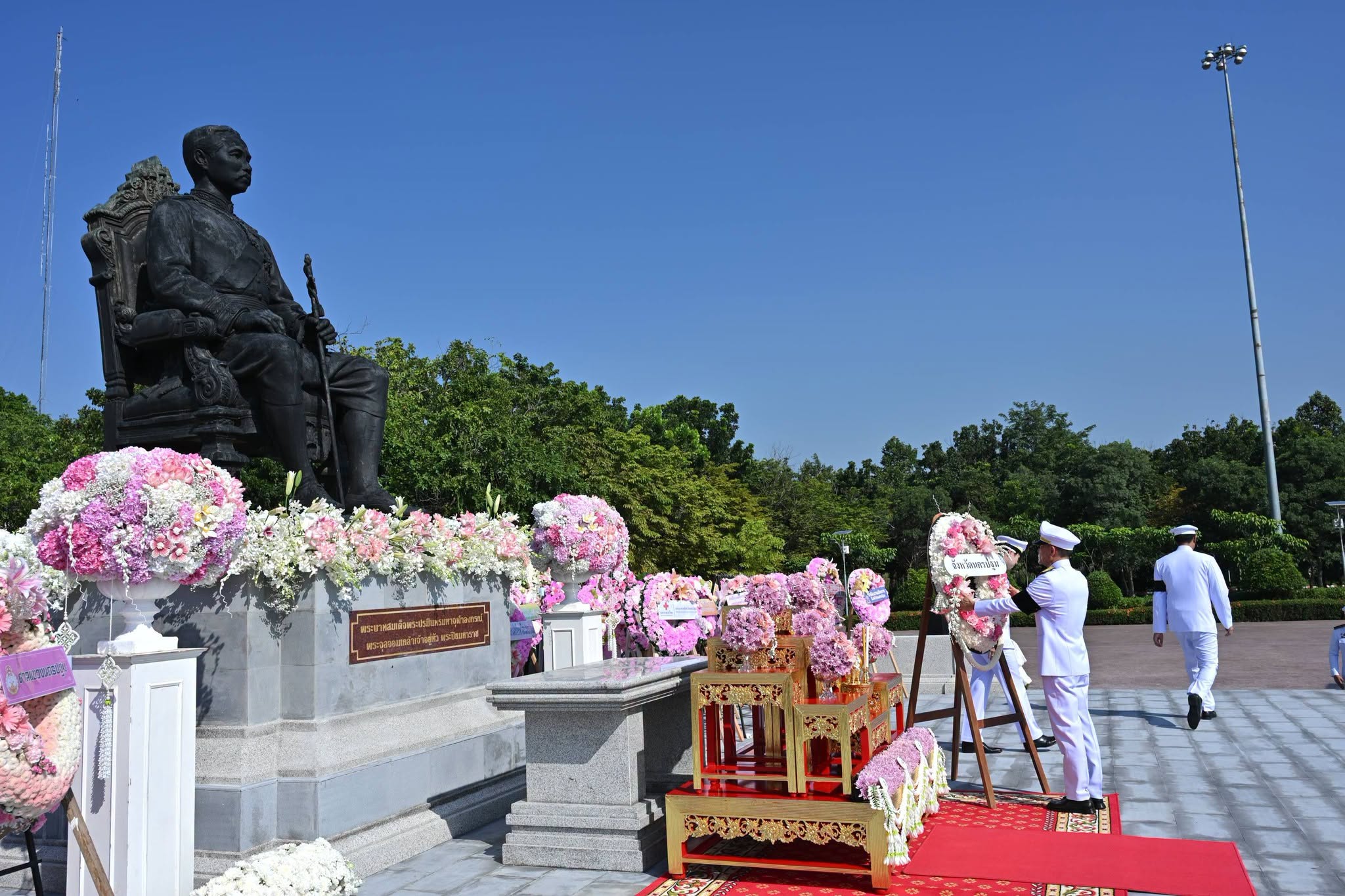นครปฐม จัดพิธีวางพวงมาลาถวายราชสักการะ พระบาทสมเด็จพระจุลจอมเกล้าเจ้าอยู่หัว เนื่องในวันคล้ายวันสวรรคต
